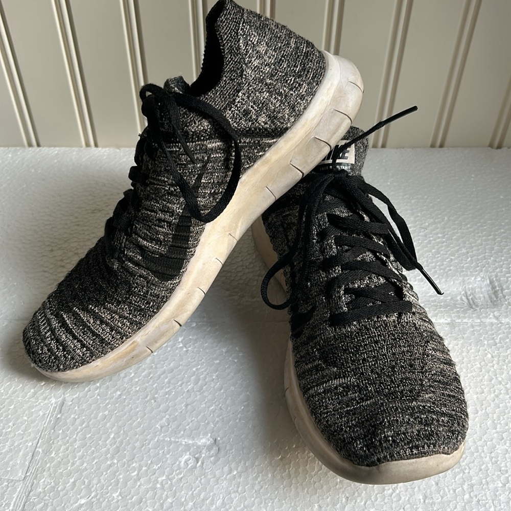 Nike Free kids youth run flyknit natural lace up sneakers size 6.5Y black grey